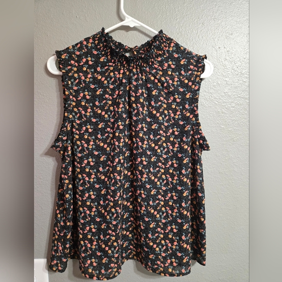 Xhilaration Tops - FINAL SALE! $6 Xhilaration Floral Sleevess Blouse Size Large